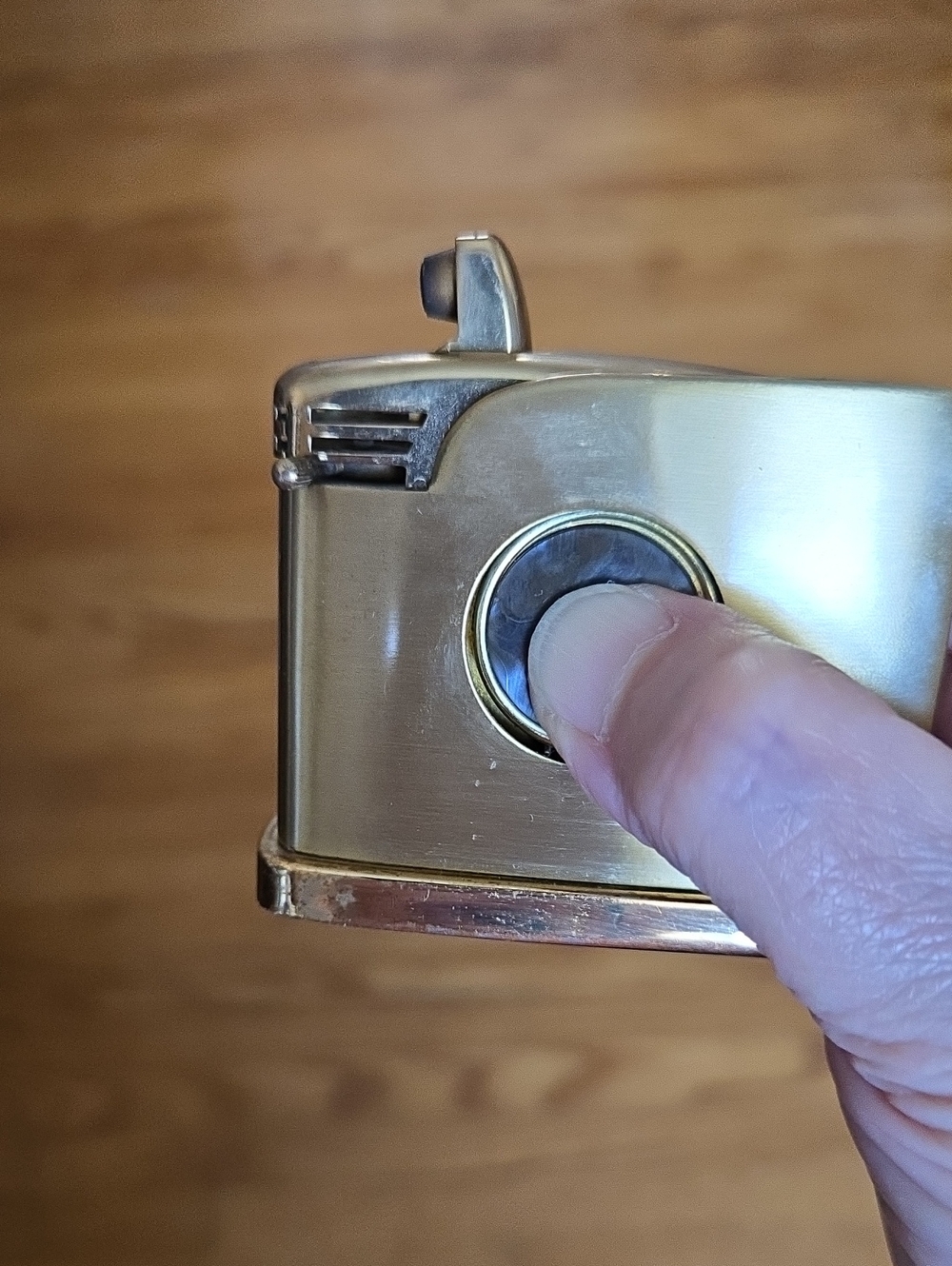 Vintage Brass Table Lighter - Picture 6 of 11